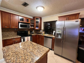 Entire Single Family home 3 bed 2 bath in water front big cozy back yard view